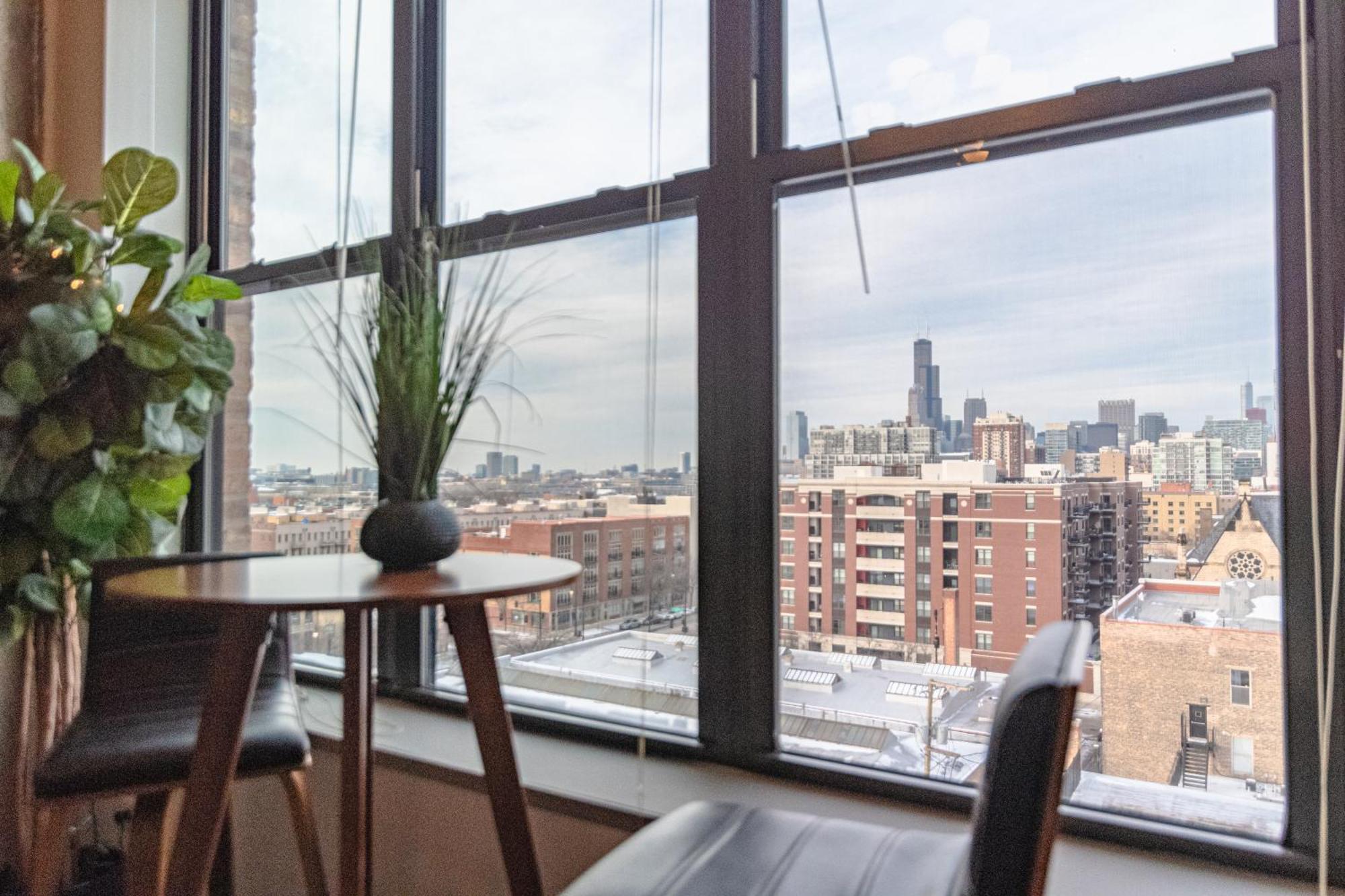 Apartment Modern 2Br Loft With Amazing City Skyline View And Optional Parking For 8 Guests Near Mccormick Place And Soldier Field Chicago