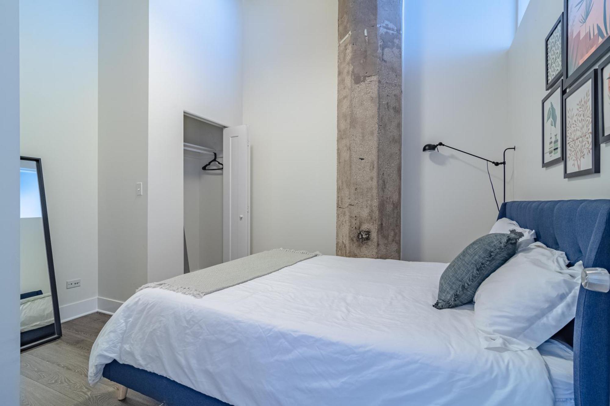 Modern 2Br Loft With Amazing City Skyline View And Optional Parking For 8 Guests Near Mccormick Place And Soldier Field Apartment Chicago