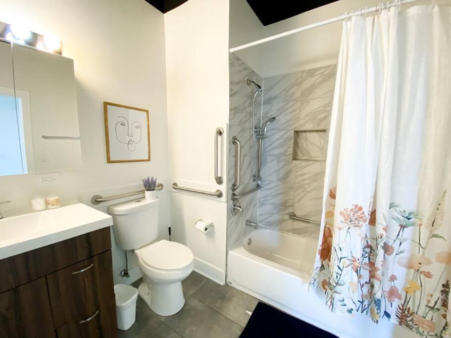 Mccormick 2br-2ba For 8 Guests With Optional Parking & Gym