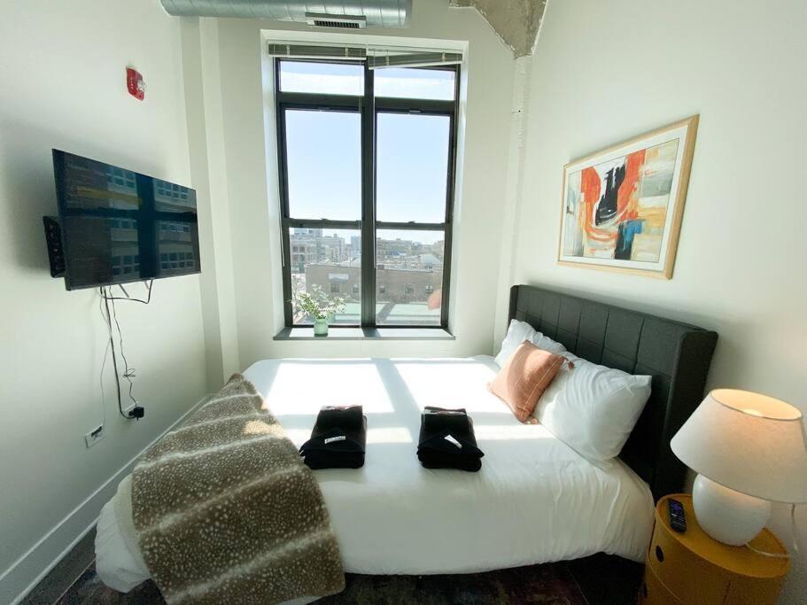 Mccormick 2br-2ba For 8 Guests With Optional Parking & Gym Apartment Chicago