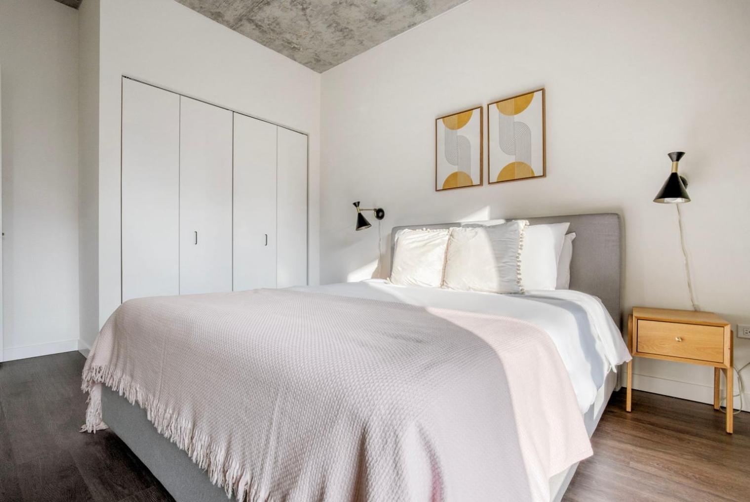 River North 1br W Pool Fitness 1 Block To L Chi-1039 *