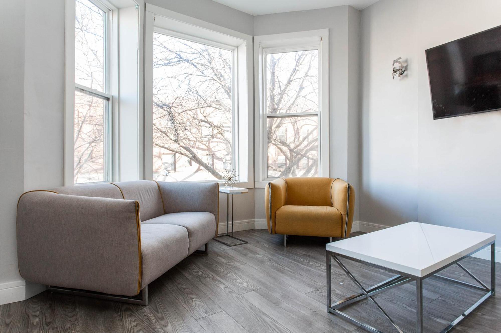 The Double Play - 1 Min Walk To Wrigley! Spacious 2br - Perfect For Cubs Fans! Appartement