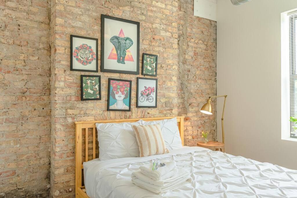 Spacious 3Br Chicago Apartment With Optional Parking Near Mccormick Place, Soldier Field & Uic Campus * Chicago