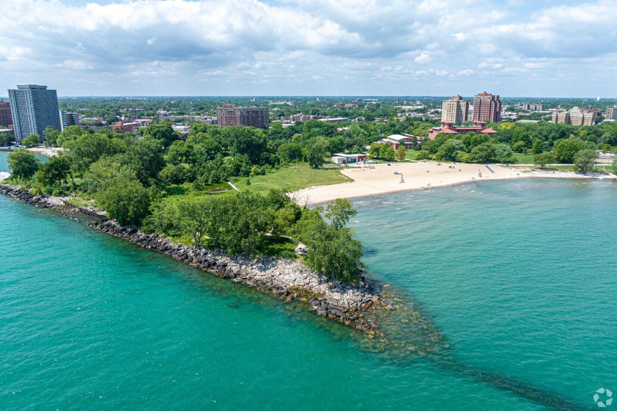 The Chic Urban Oasis Near The Lake! *