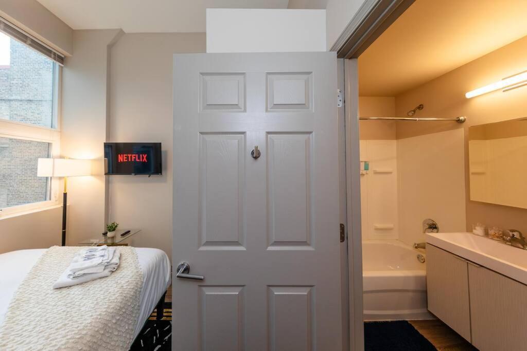 Apartment Spacious 2br In South Loop With Optional Parking, Gym And Patio Near Mccormick Place, Grant Park, Soldier Field & Museum Campus *