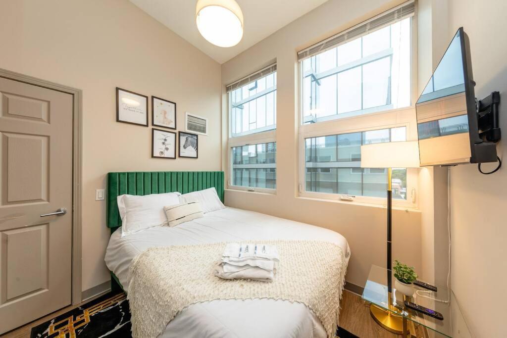 Mccormick 2br/2ba Oasis With Optional Parking, Patio, Gym For Up To 6 Guests Apartment Chicago