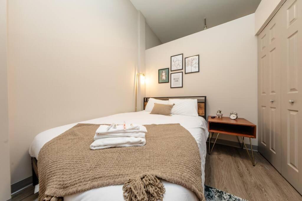 Mccormick 2br/2ba Oasis With Optional Parking, Patio, Gym For Up To 6 Guests Apartment *