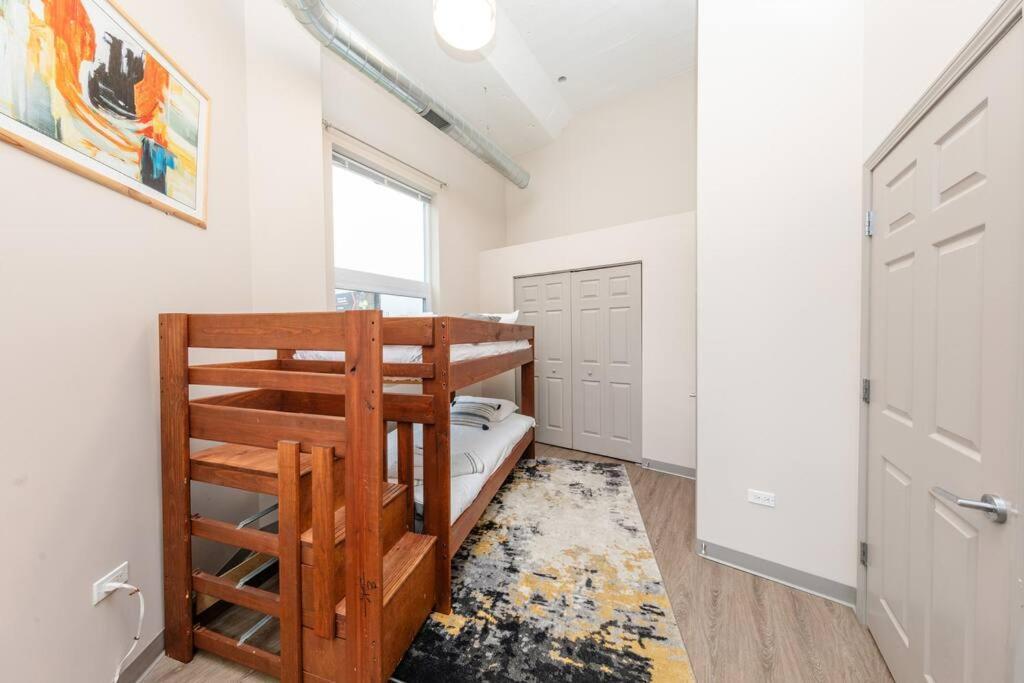 Mccormick Place 2Br Oasis With Optional Parking, Patio, Gym For Up To 6 Guests Near Museum Campus, Grant Park & Soldier Field