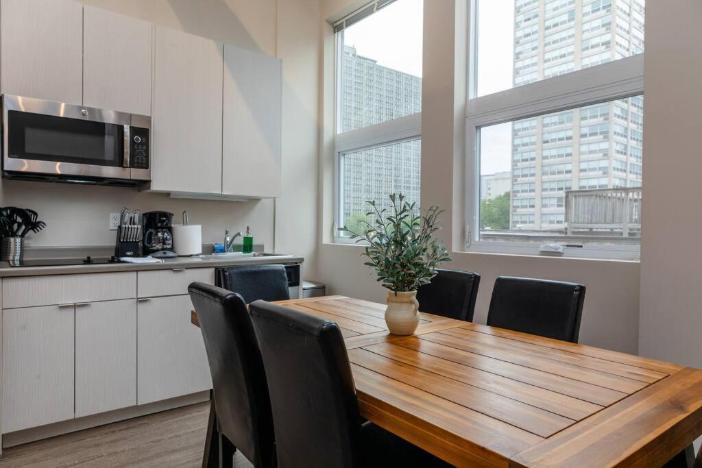 Mccormick Place 2Br Oasis With Optional Parking, Patio, Gym For Up To 6 Guests Near Museum Campus, Grant Park & Soldier Field Appartement
