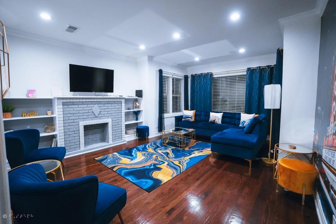 The Blue Golden Luxury Modern 3- Bedroom In