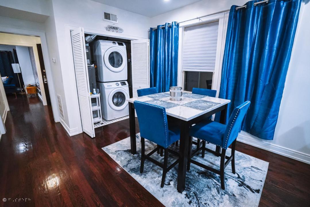 The Blue Golden Luxury Modern 3- Bedroom In Apartment