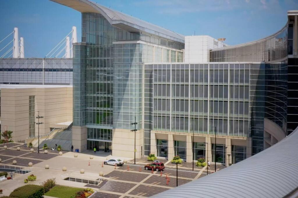 2br Escape With Optional Parking Near Mccormick Place, Navy Pier, Shedd Aquarium, And Millennium Park Apartment