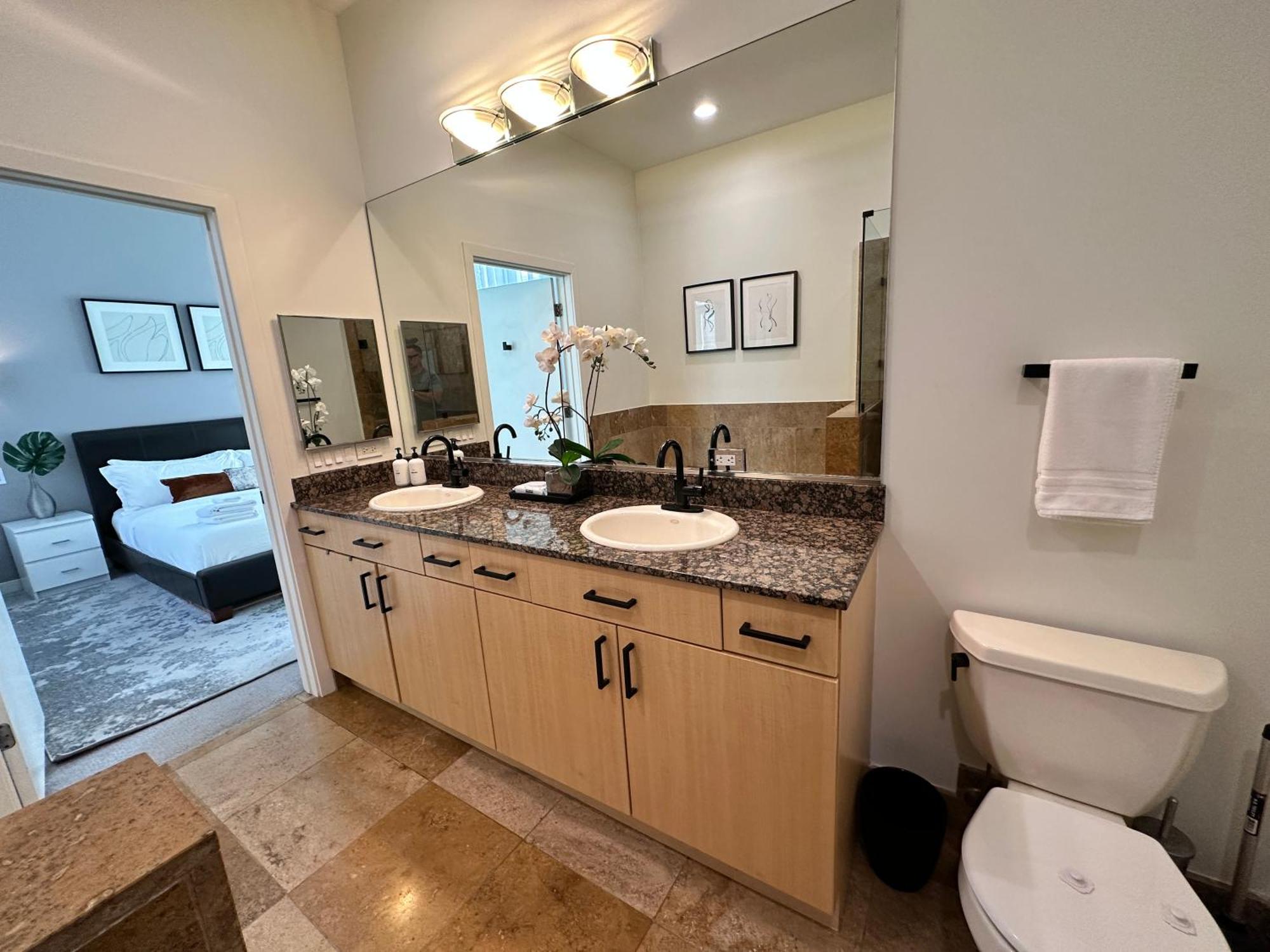 Old Town Pied-a-terre With Private Terrace And Parking! * Chicago