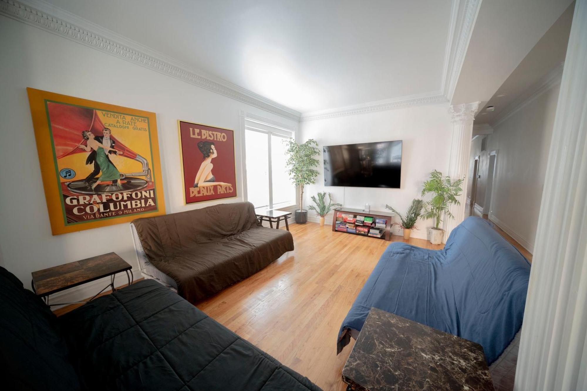 Appartement Club Salon Sleeps 10-20 Free Parking & Tv Chicago
