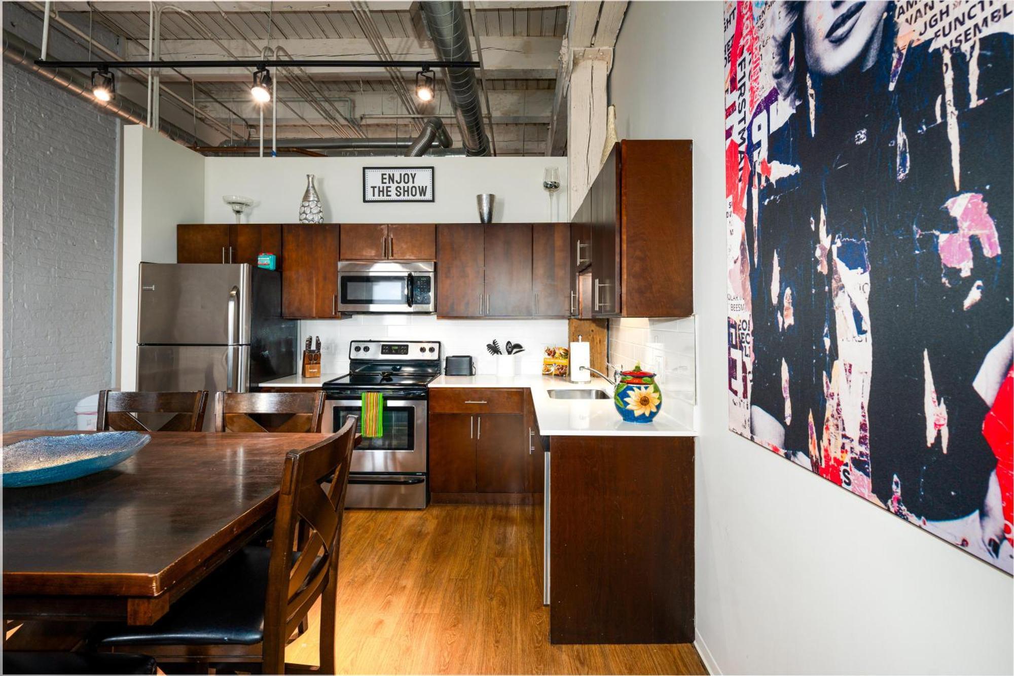 Luxery - Themed Units! Close To Downtown, Mccormick Place & Wintrust Arena