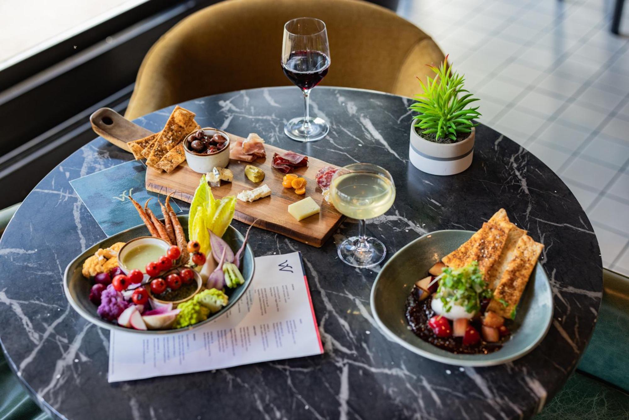 - Dwtn - The Mart By Ihg Chicago