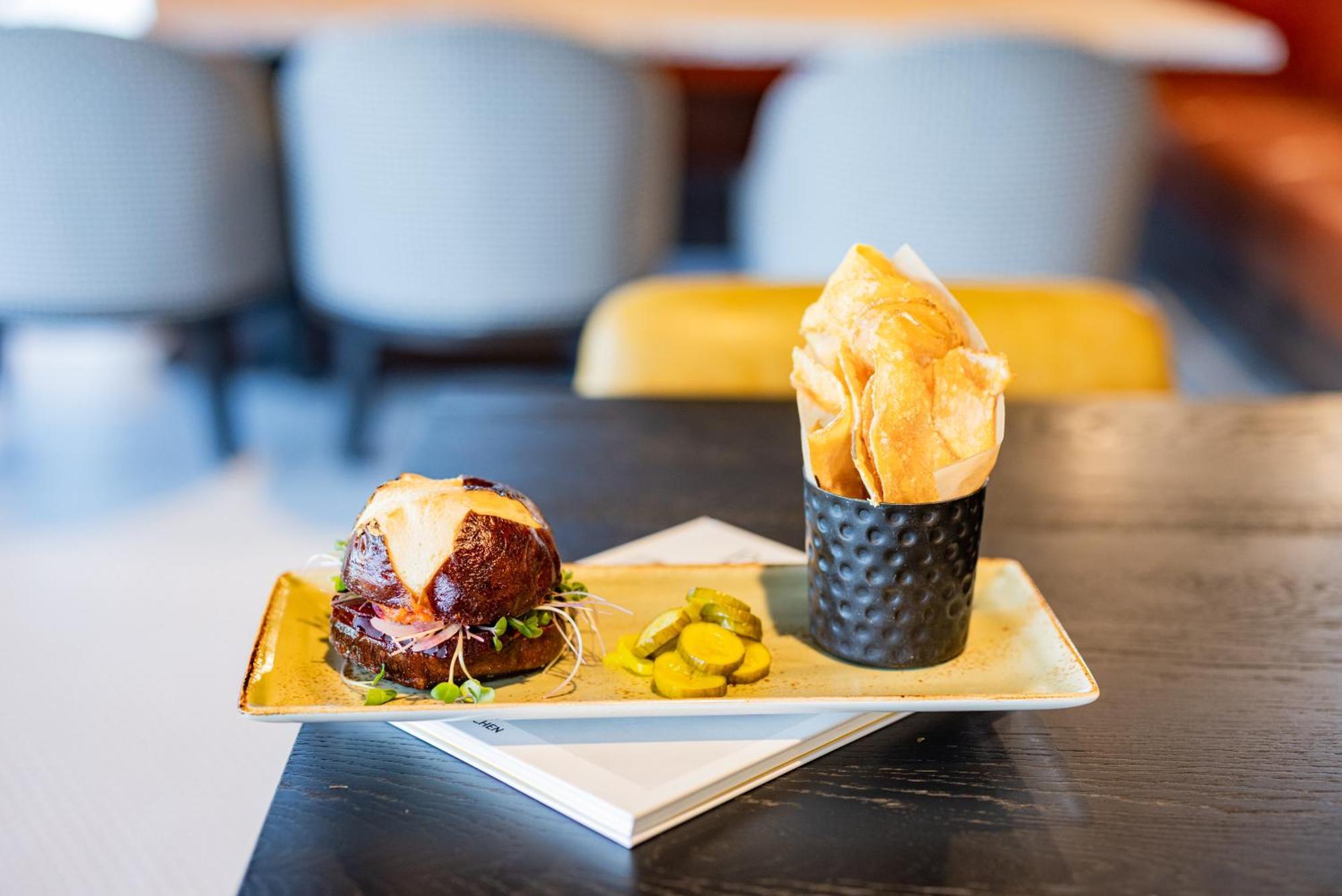 - Dwtn - The Mart By Ihg Hotel Chicago