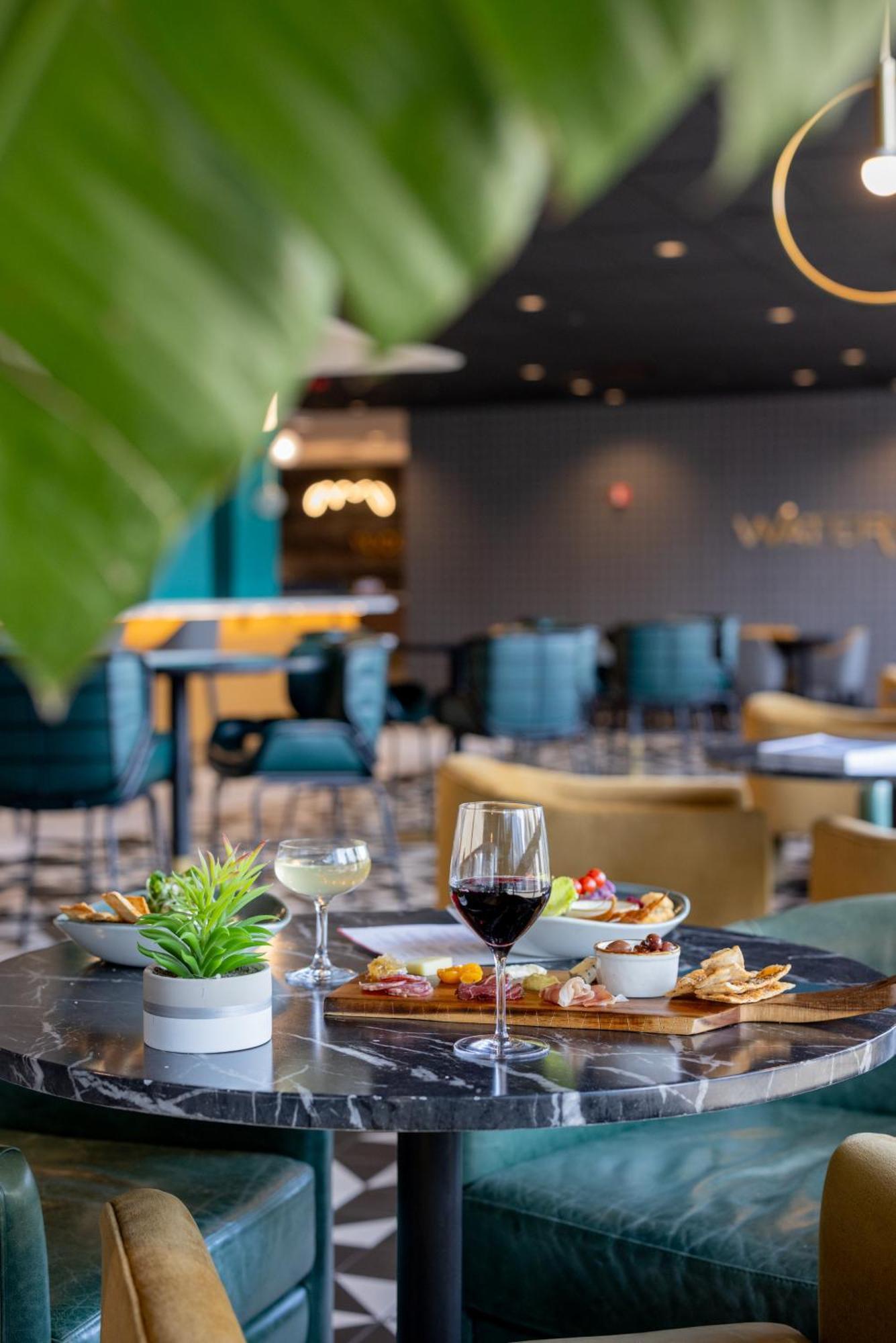 - Dwtn - The Mart By Ihg Chicago