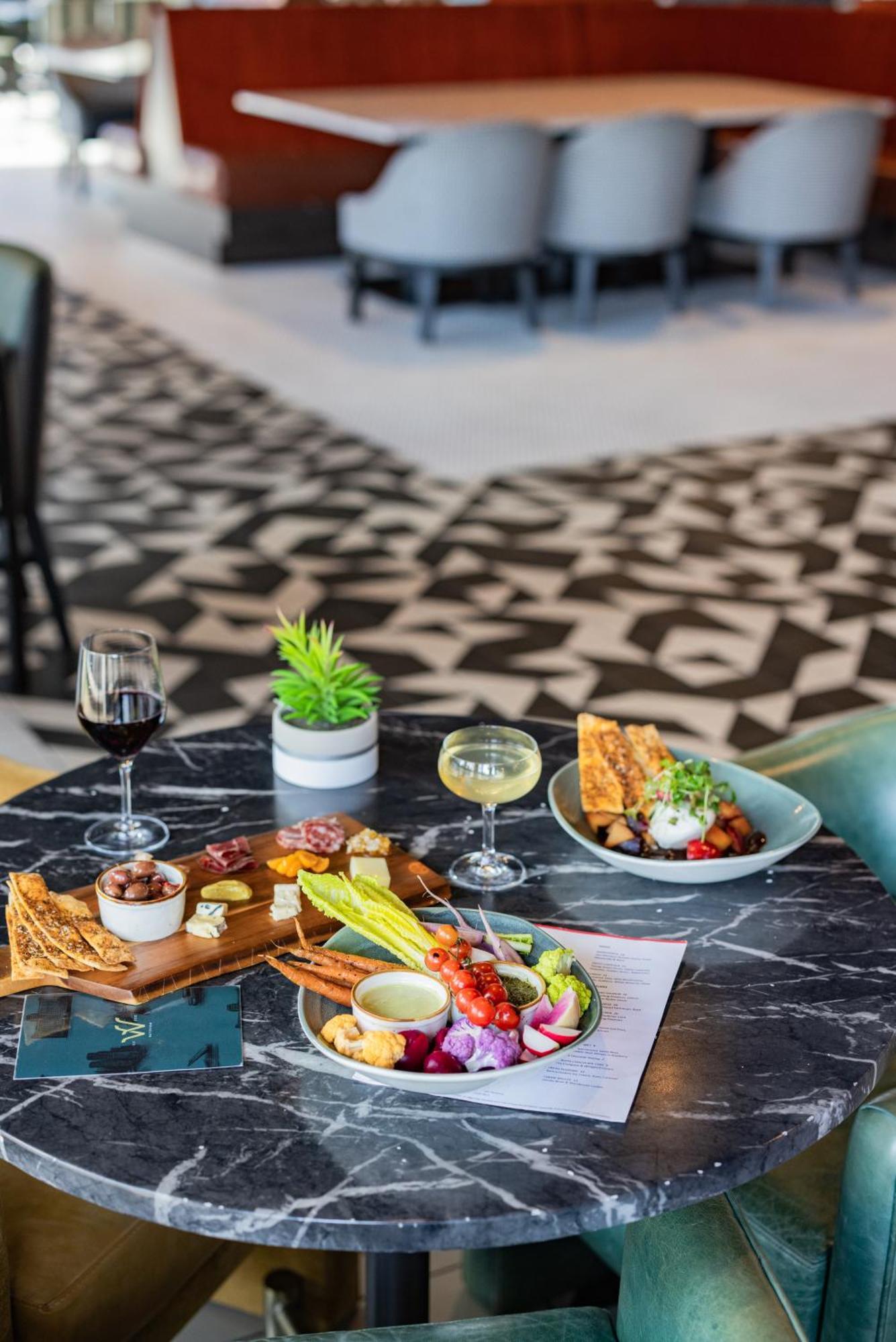 - Dwtn - The Mart By Ihg Hotel