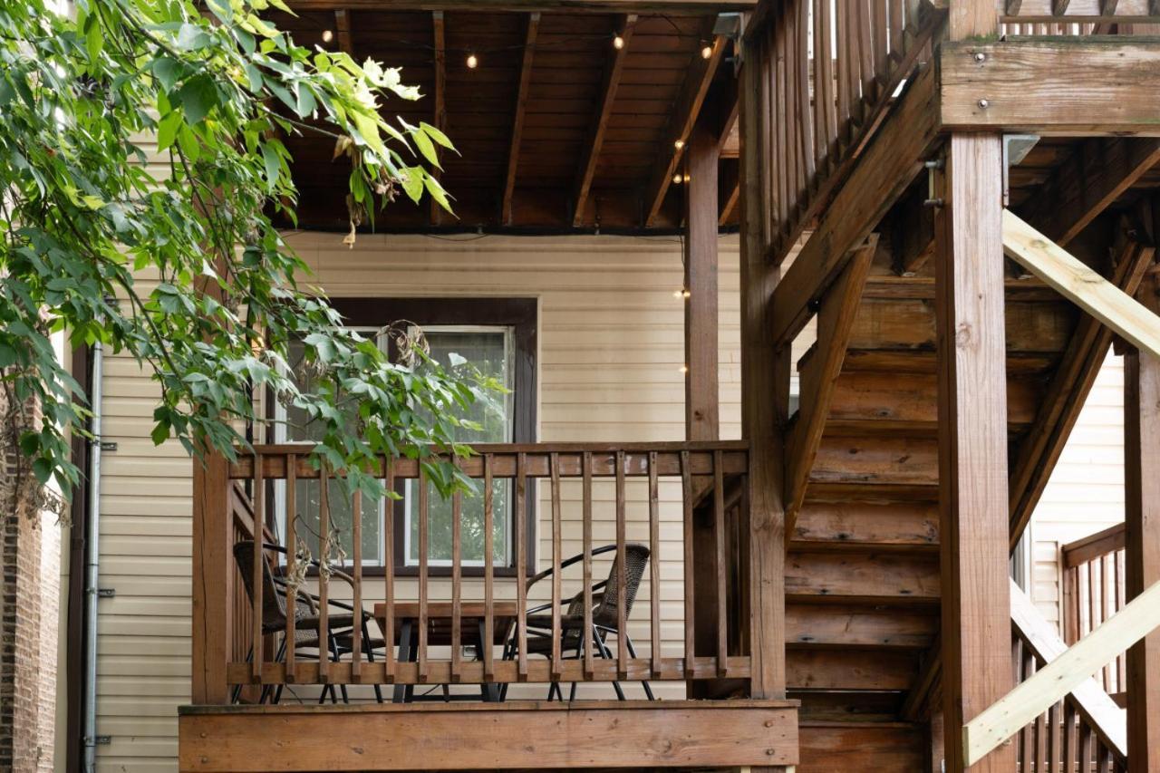 Logan Square Duplex 3br S2 Apartment *