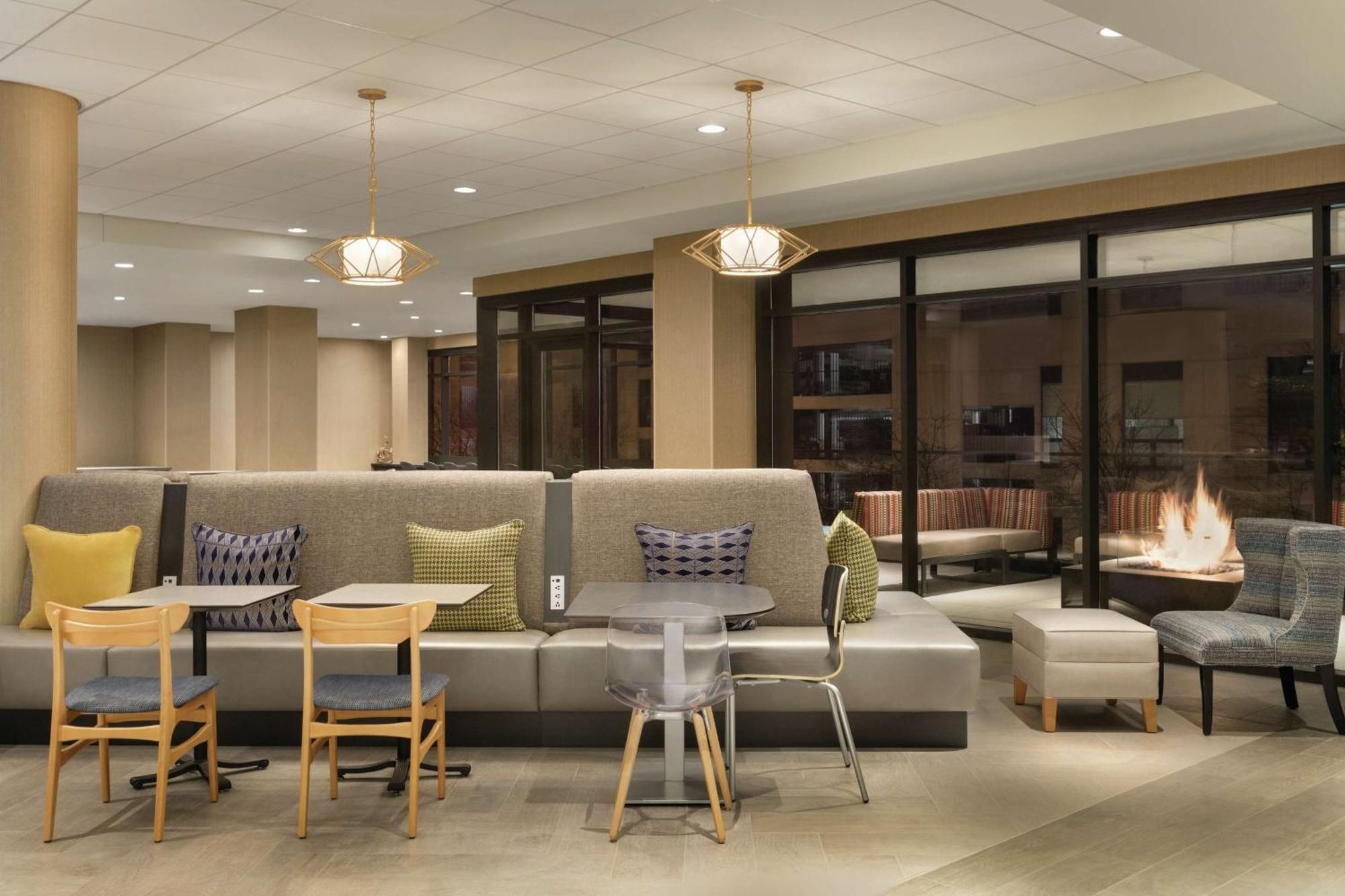 Home2 By Hilton River North Chicago