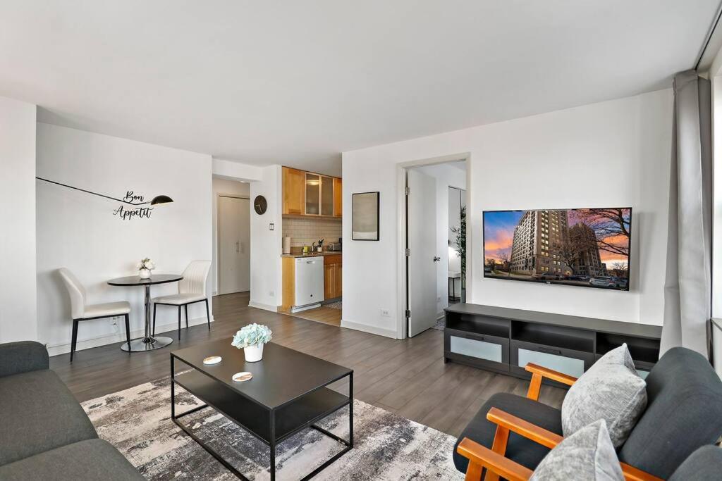 Merged Well-Equipped 2Br Apartment - The Blackwood 400 * Chicago