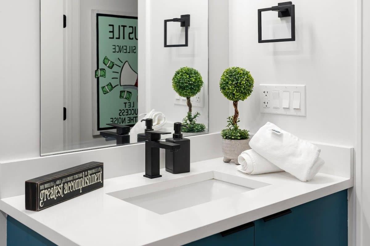 Apartment Chic River North 2br 2ba With Private Balcony