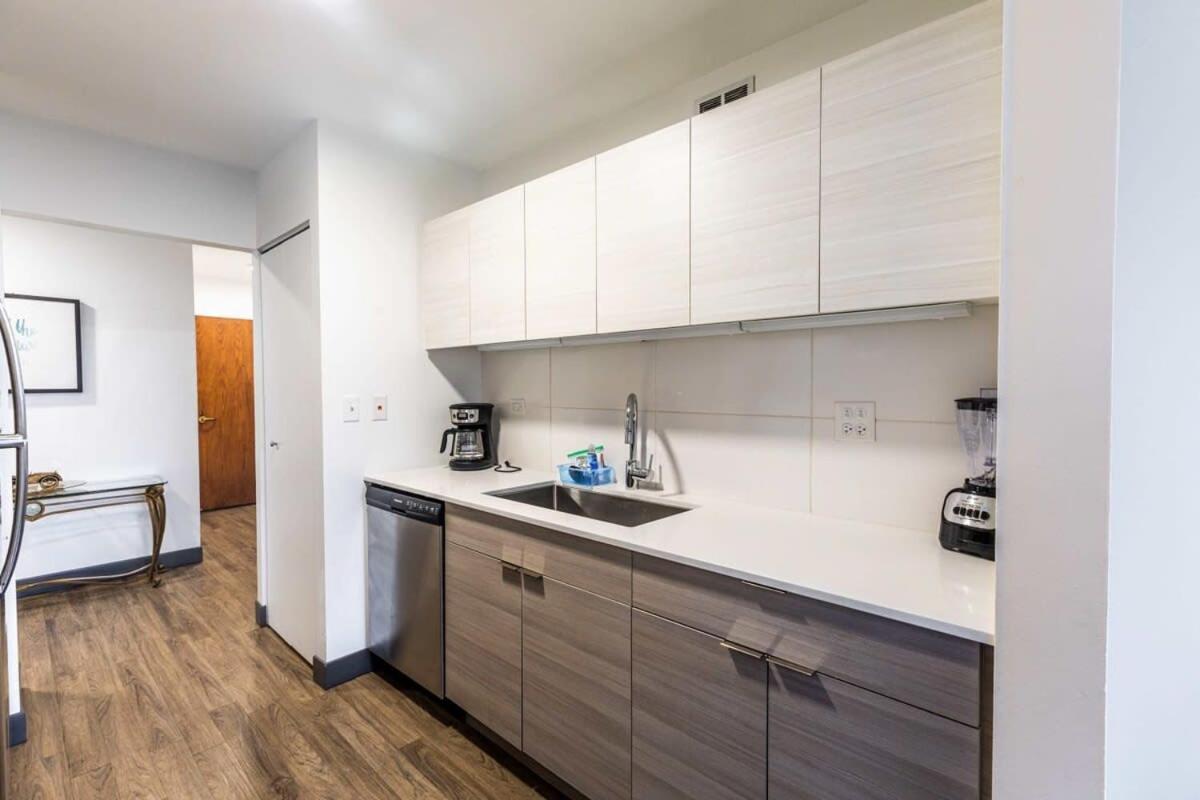 Ultimate 3br Luxury Near Navy Pier With Gym & Pool By Envitae Chicago