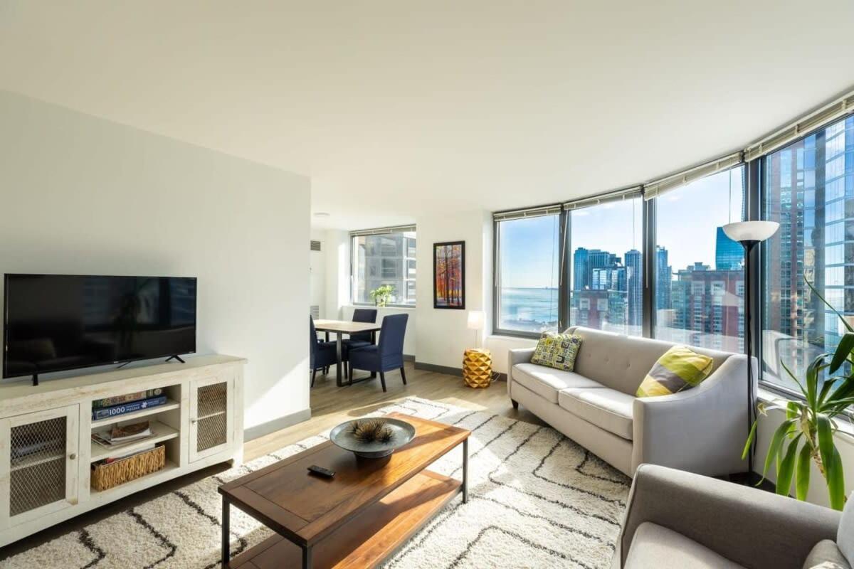 Ultimate 3br Luxury Near Navy Pier With Gym & Pool By Envitae Apartment