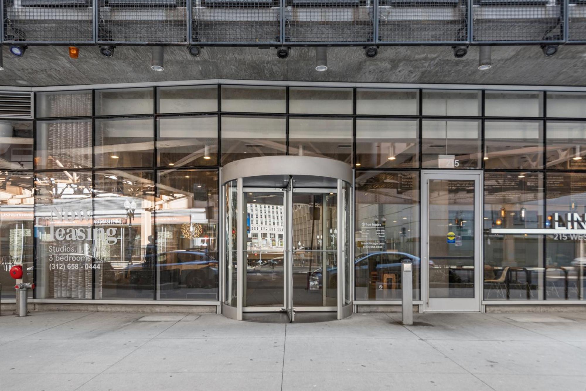 Apartment Linea Luxury Living With Indoor Pool And Rooftop Views In The Loop