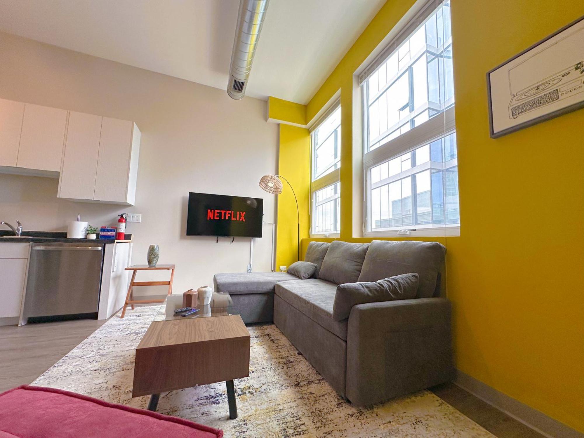 Spacious 2br In South Loop With Optional Parking, Gym And Patio Near Mccormick Place, Grant Park, Soldier Field & Museum Campus Apartment *