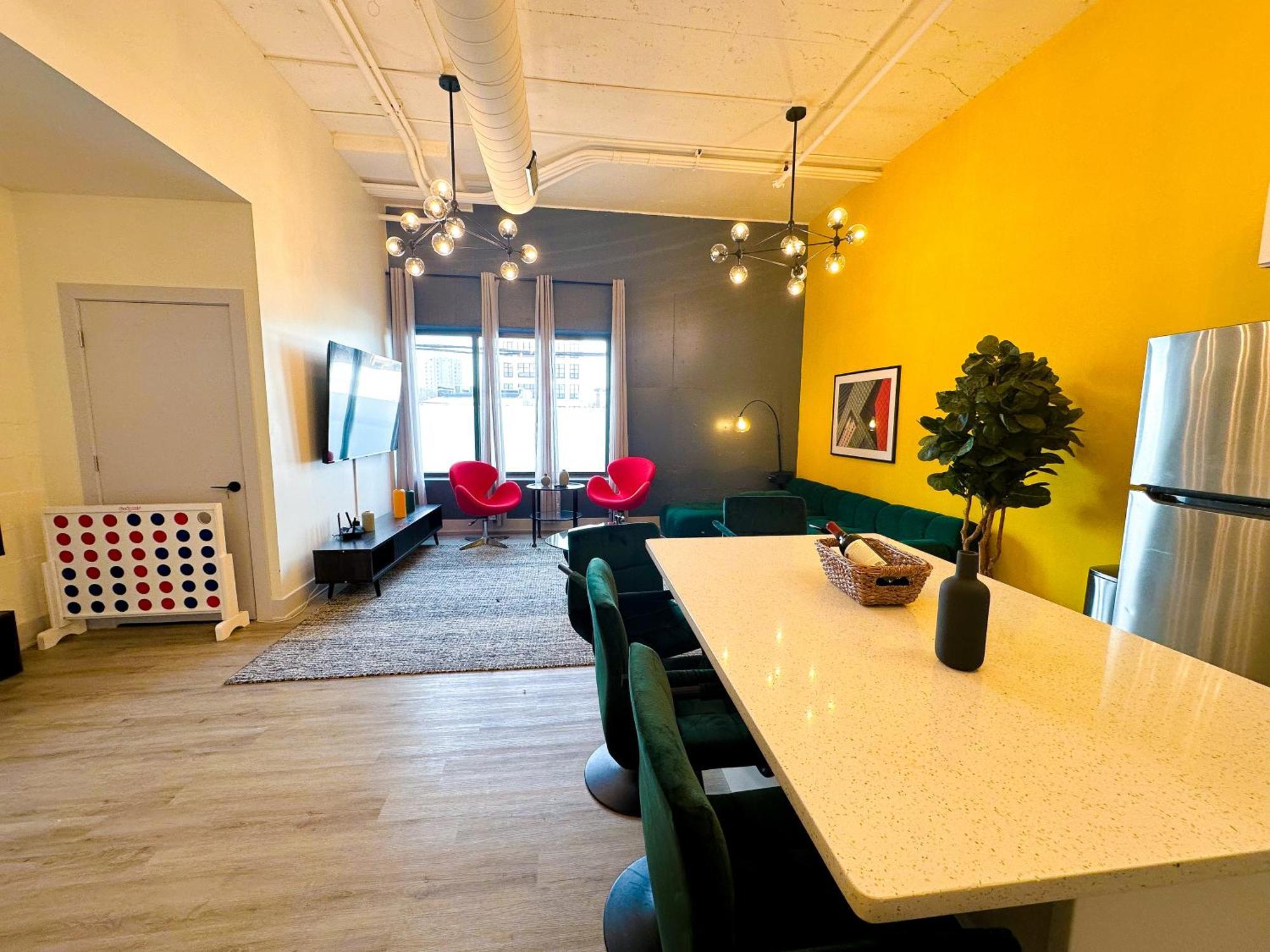 Spacious 5Br Luxury Suite Perfect For Groups With Gym Access And Optional Parking Near Mccormick Place, Grant Park And Soldier Field Apartment