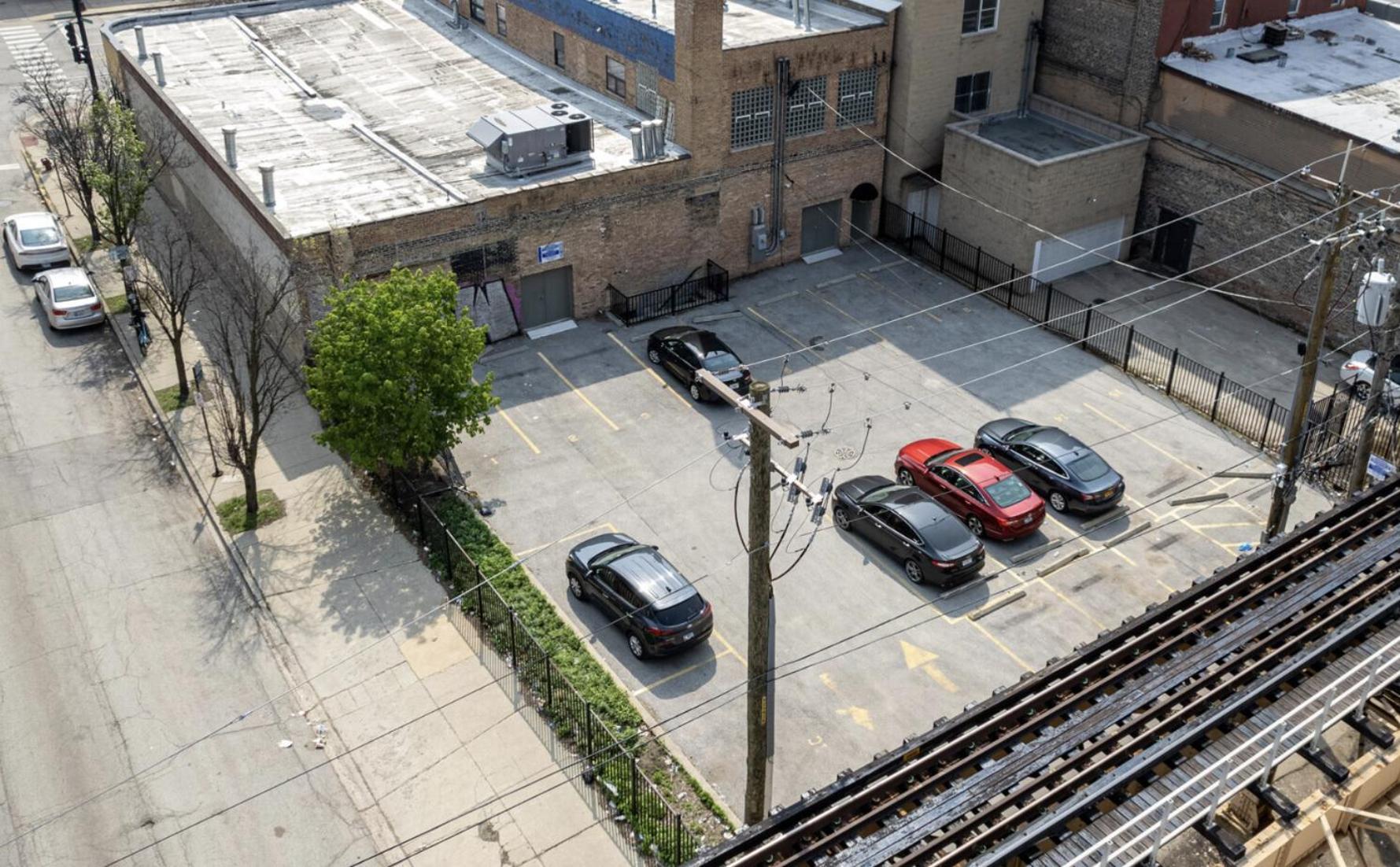 Apartment Spacious 3Br Chicago Apartment With Optional Parking Near Mccormick Place, Soldier Field & Uic Campus