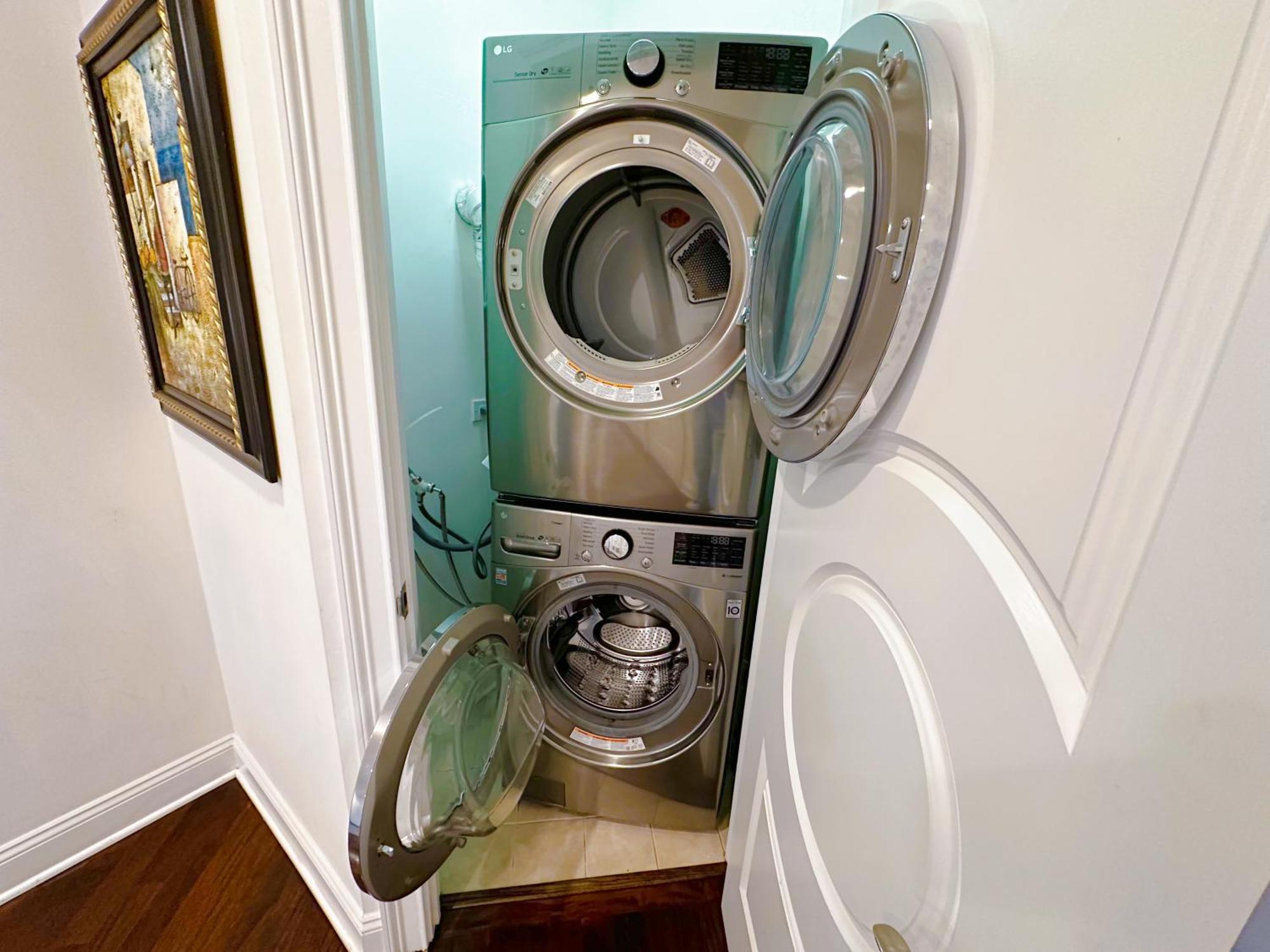 Luxurious Gold Coast 4br 4-story With Parking Sleeps 12 Guests * Chicago