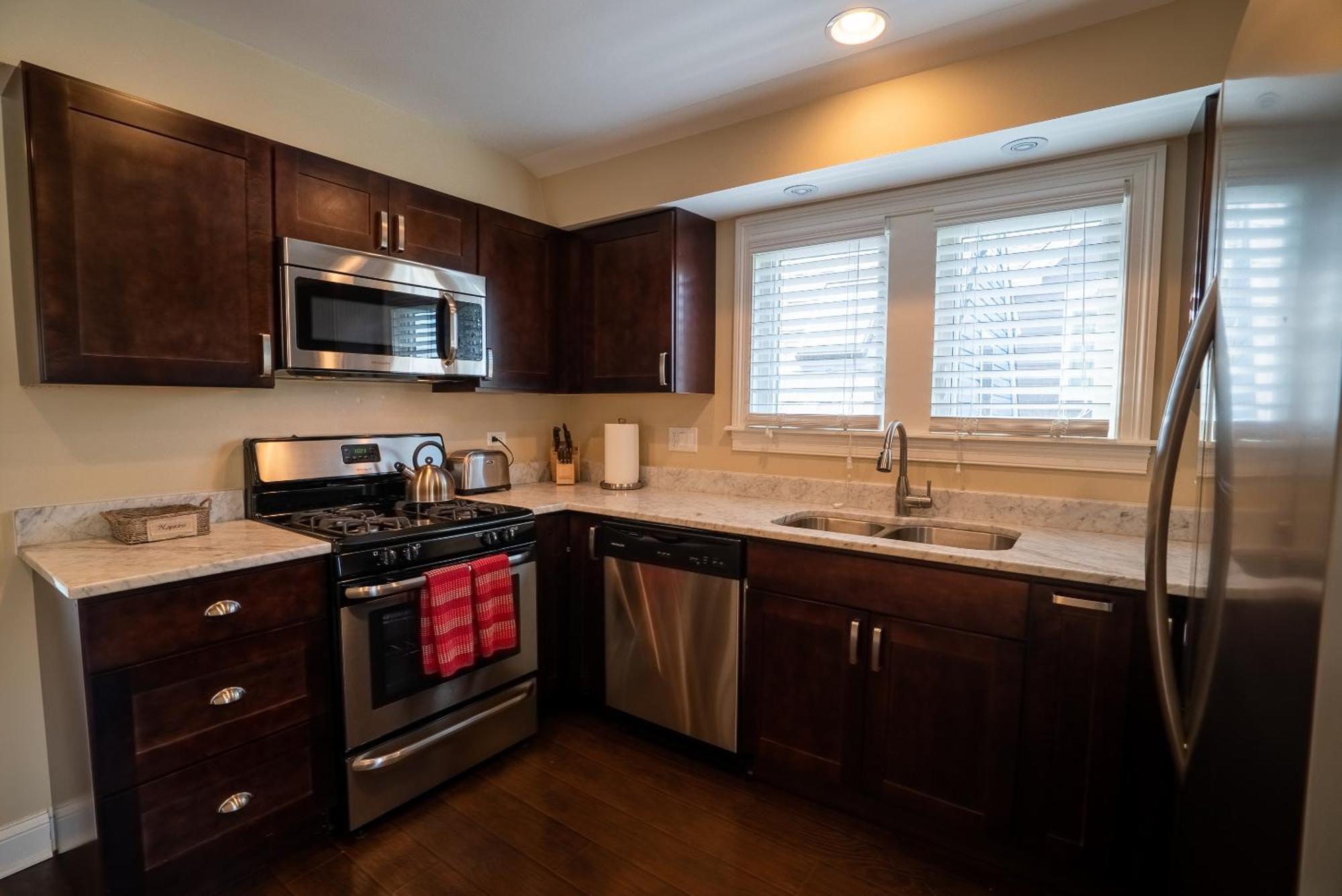 Roscoe Village Apartment Chicago