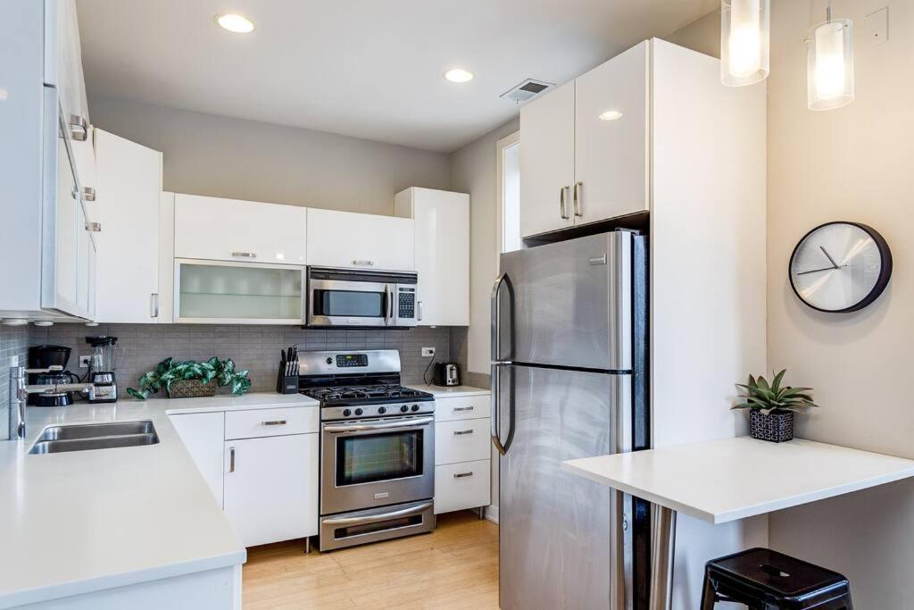 Cozy Beautiful Downtown Unit Chi In Prime River North Location Near Mag Mile - 2 * Chicago