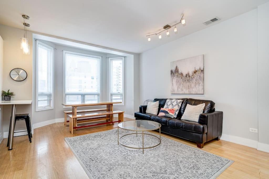 Cozy Beautiful Downtown Unit Chi In Prime River North Location Near Mag Mile - 2