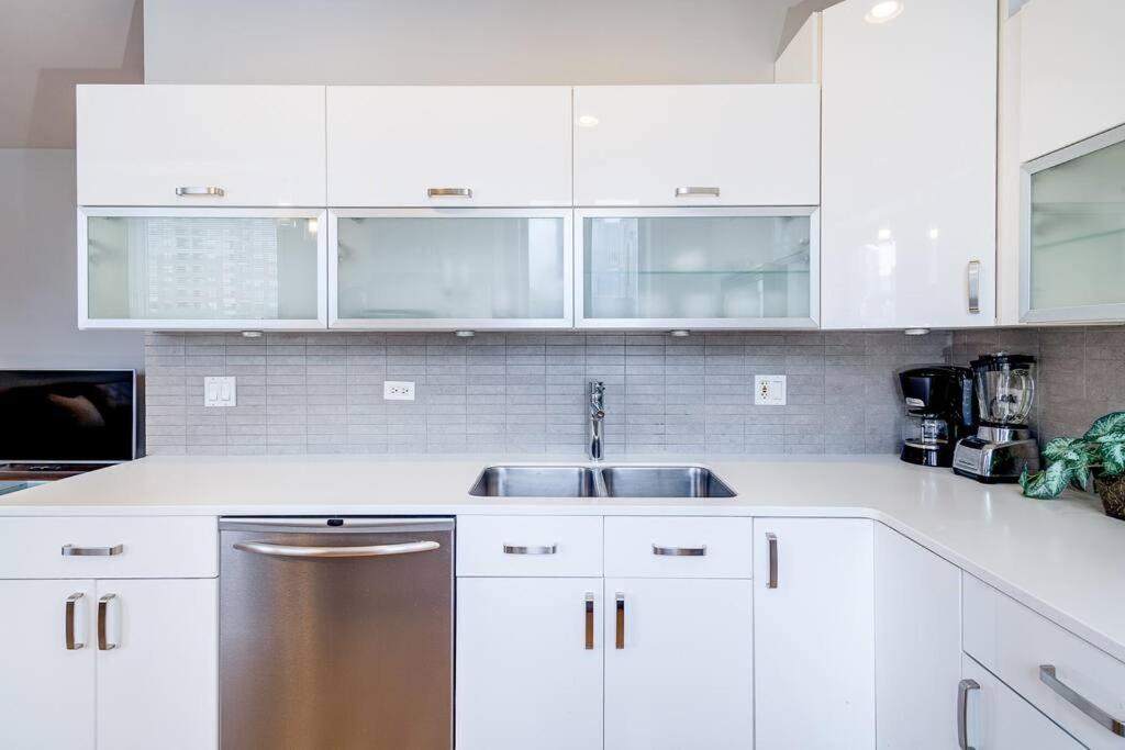 Cozy Beautiful Downtown Unit Chi In Prime River North Location Near Mag Mile - 2 * Chicago