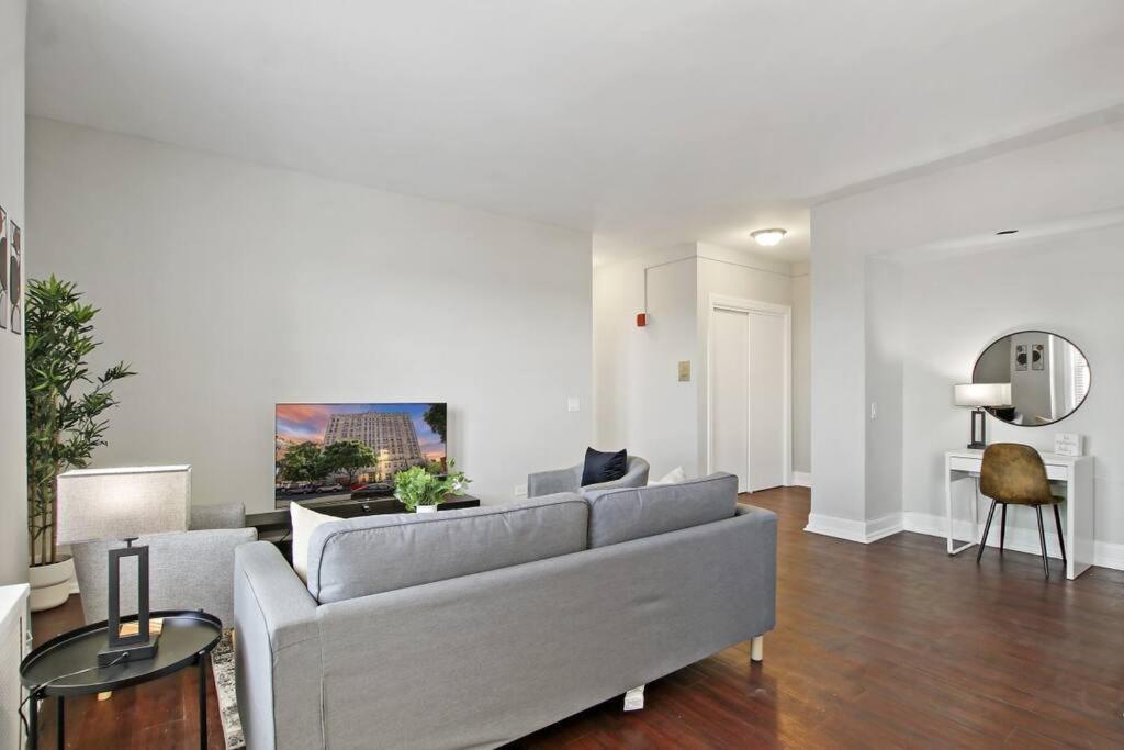Sleek & Spacious 3br - Hyde Park 1004 Apartment *