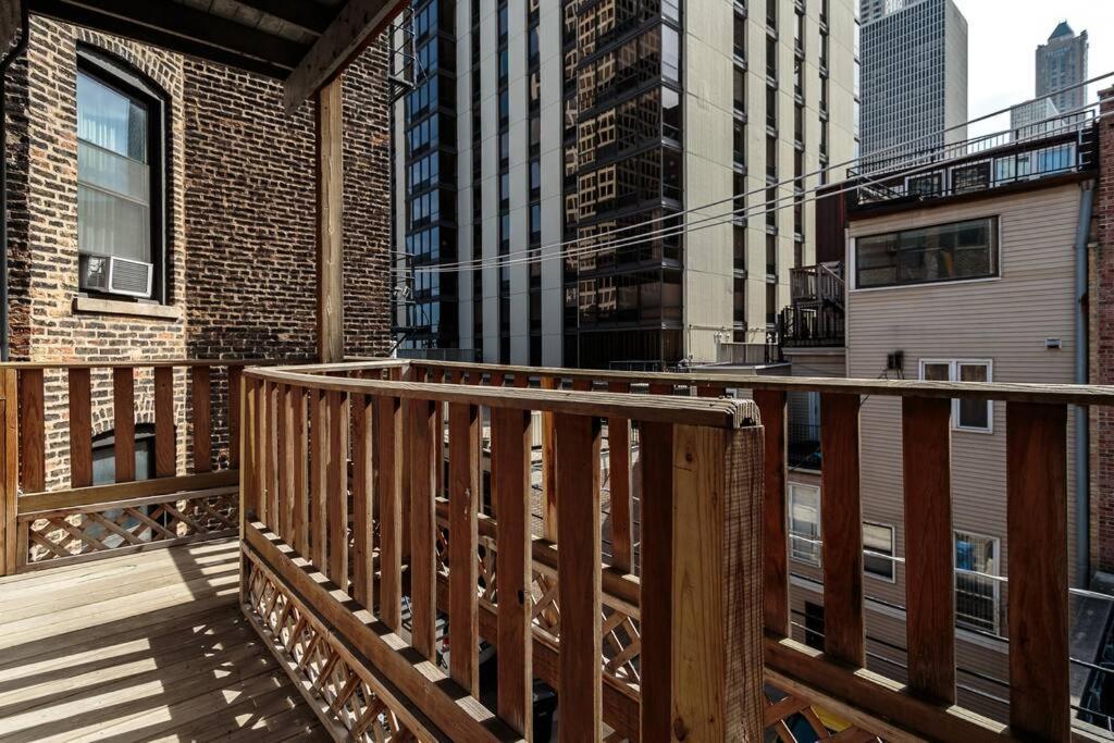 Historic And Unique Brownstone In Gold Coast - Downtown - 3