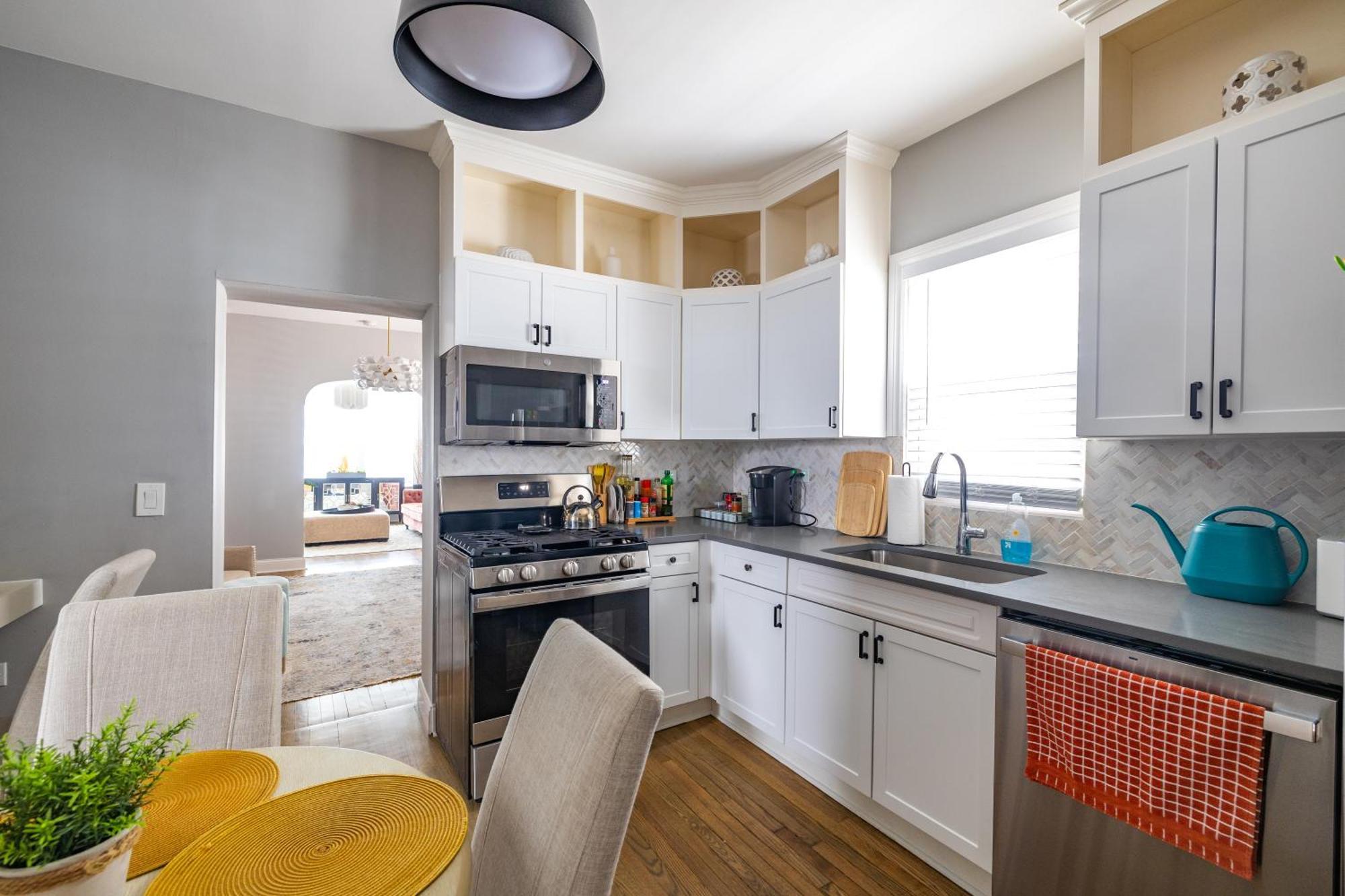 Red Robin - Wicker Park Apartment *