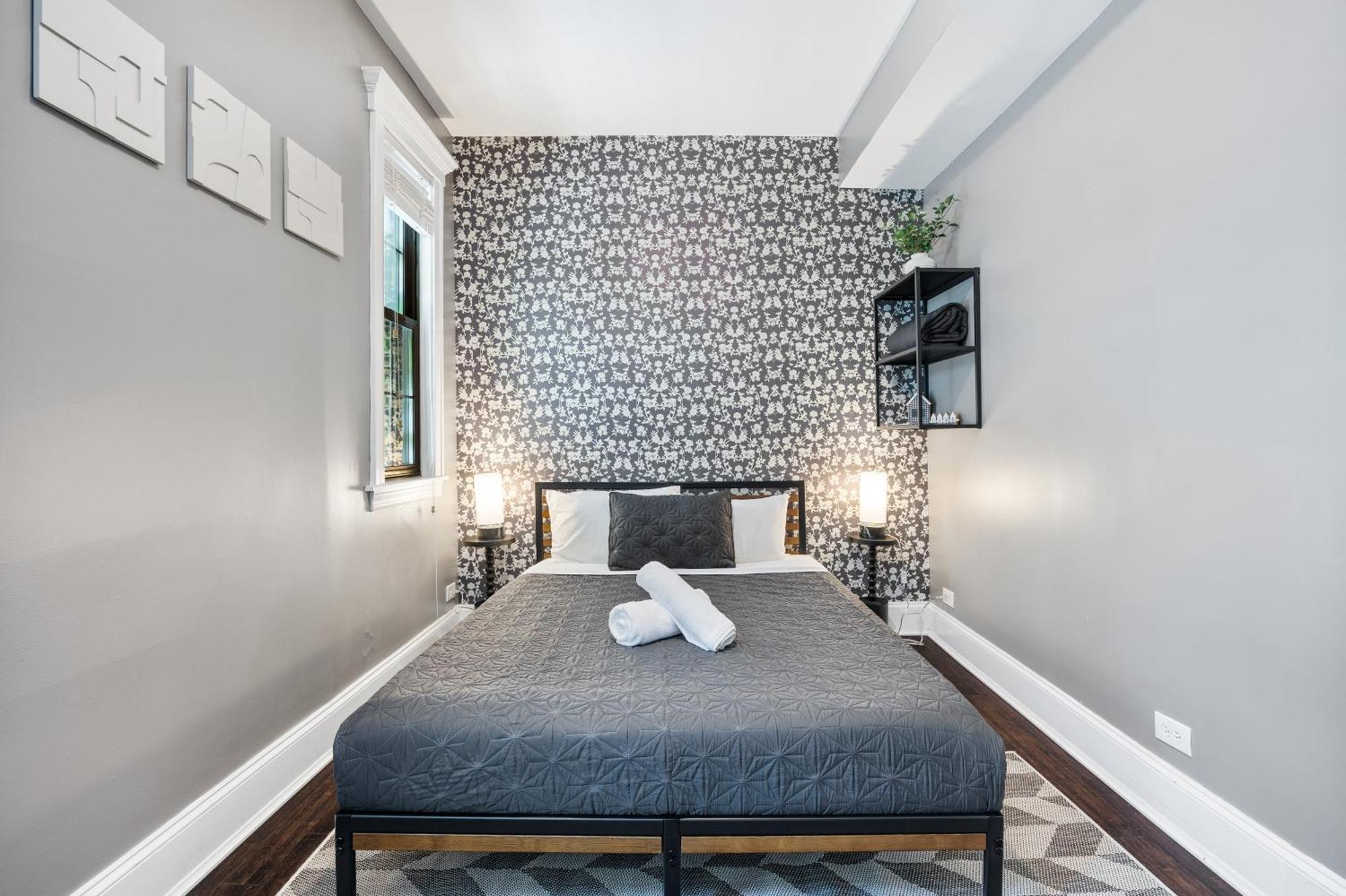 Apartment Wrigleyville *