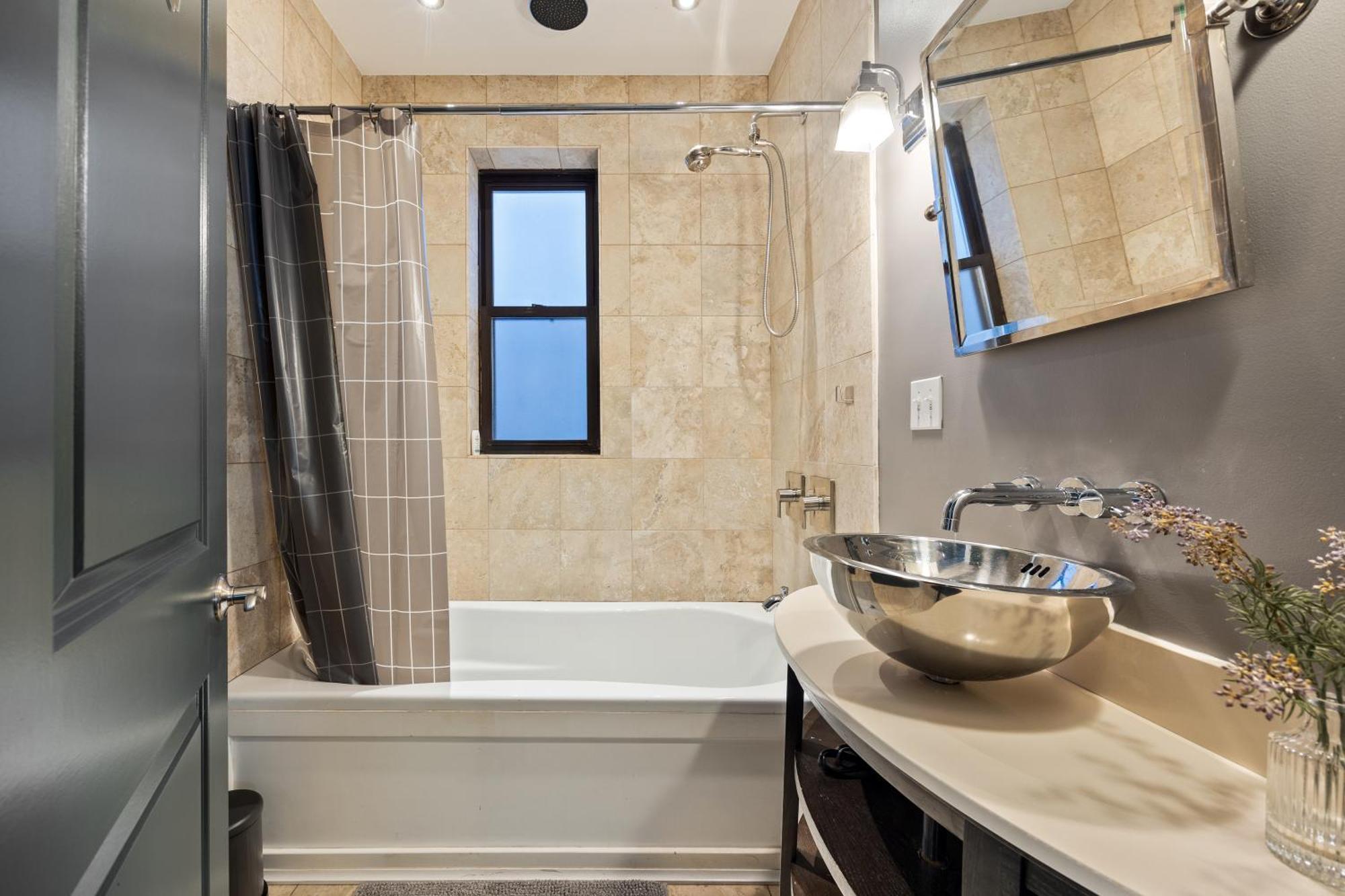 Wrigleyville Apartment Chicago