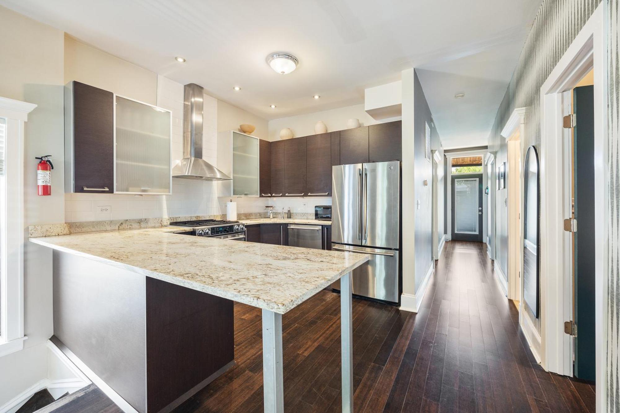 Apartment Wrigleyville *