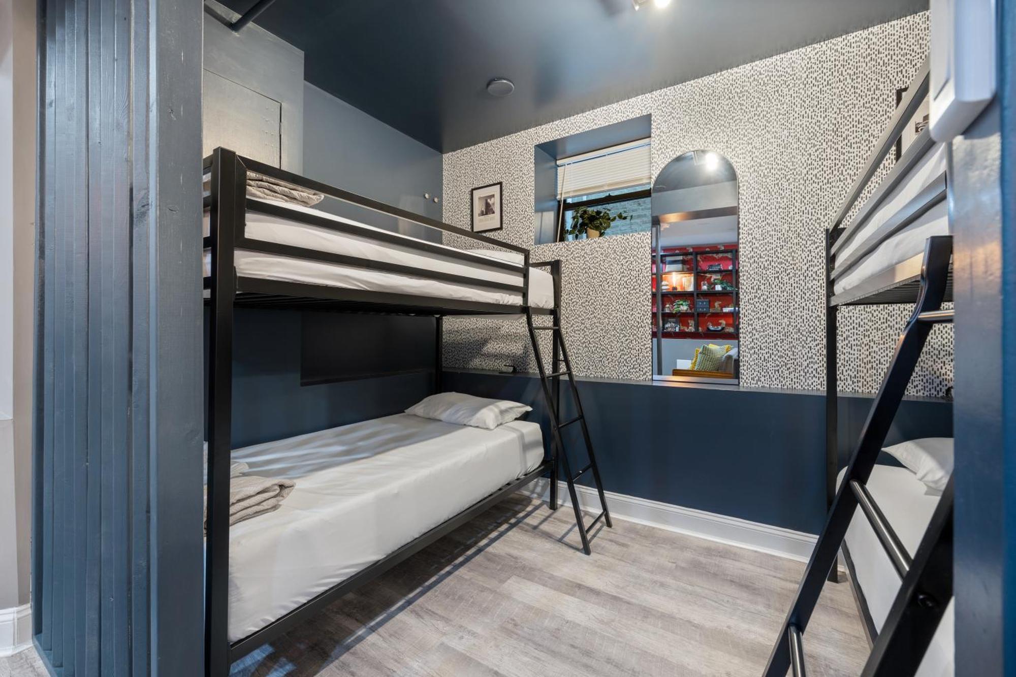 Apartment Wrigleyville