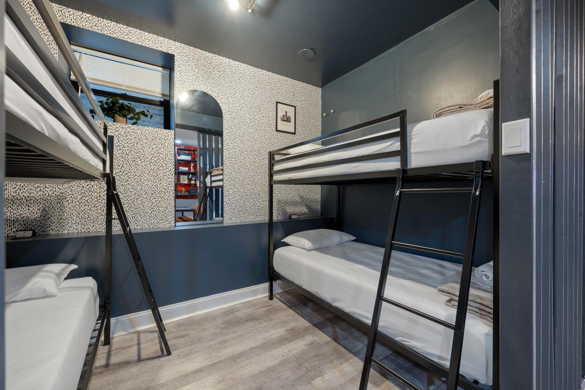 Wrigleyville Apartment Chicago