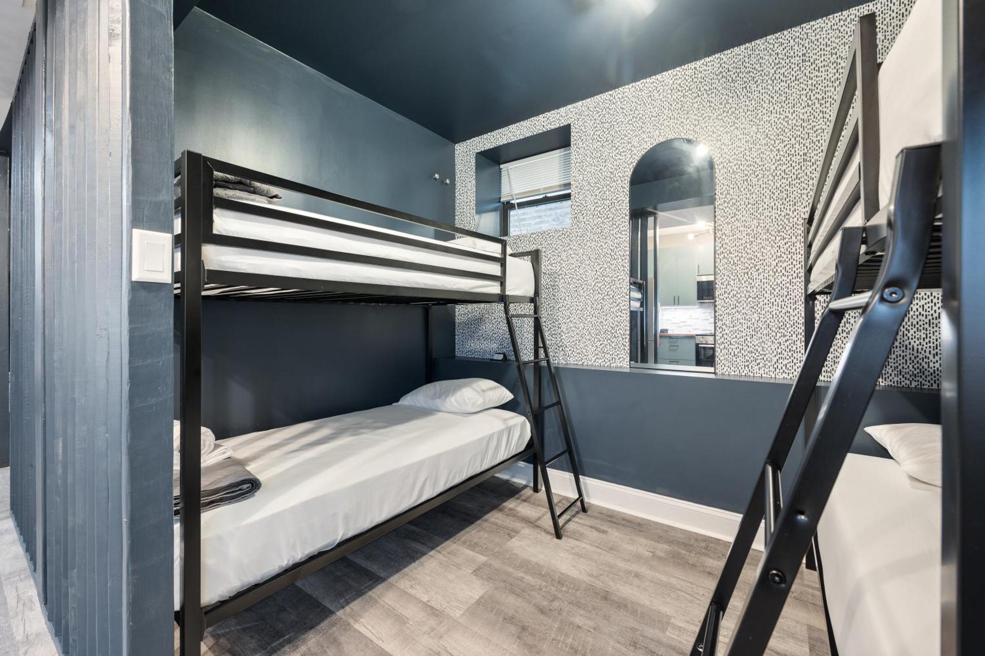 Apartment Wrigleyville