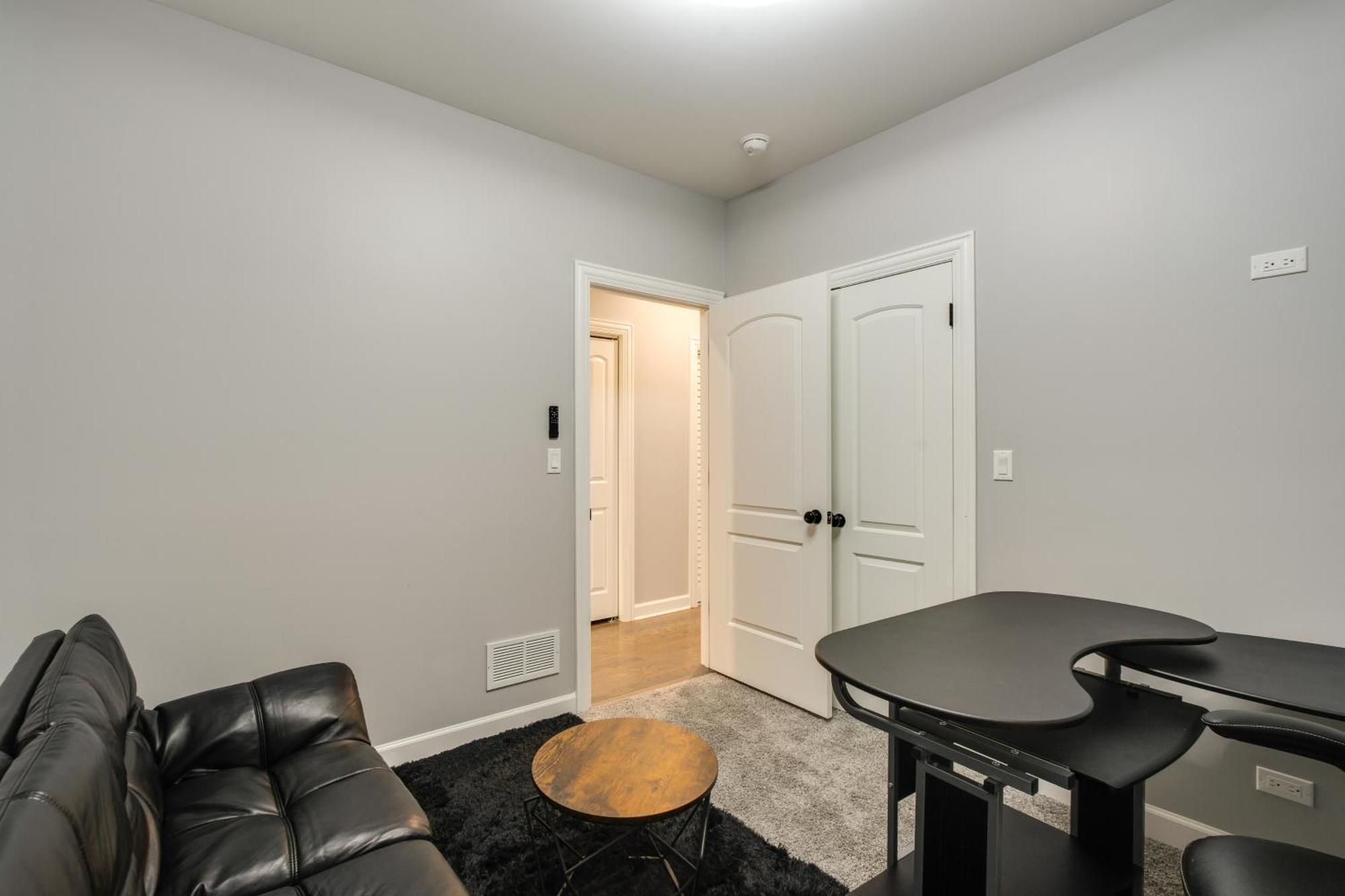 Apartment 5 Mi To Dtwn Chicago Newly Built Condo