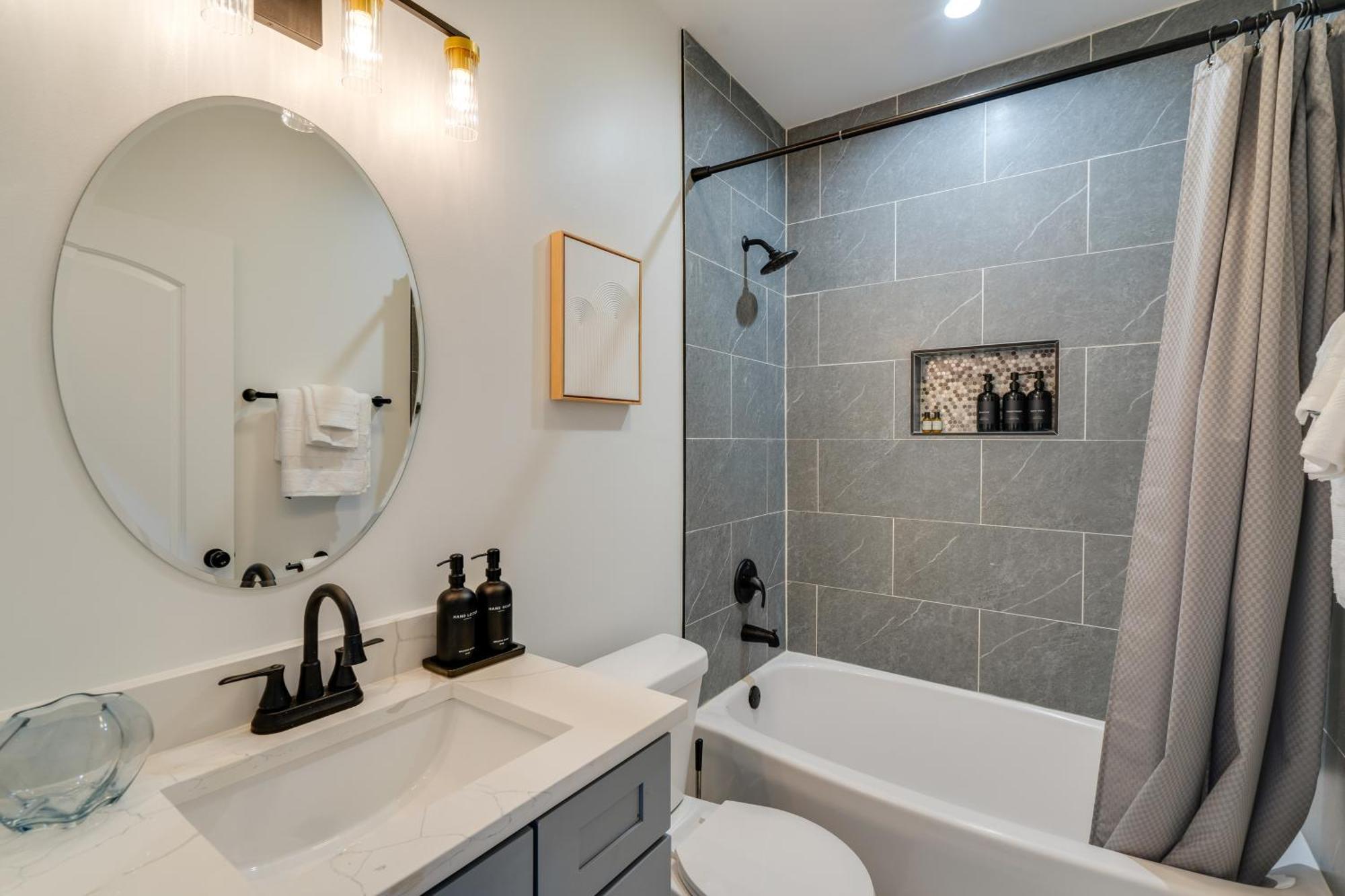 5 Mi To Dtwn Chicago Newly Built Condo Chicago