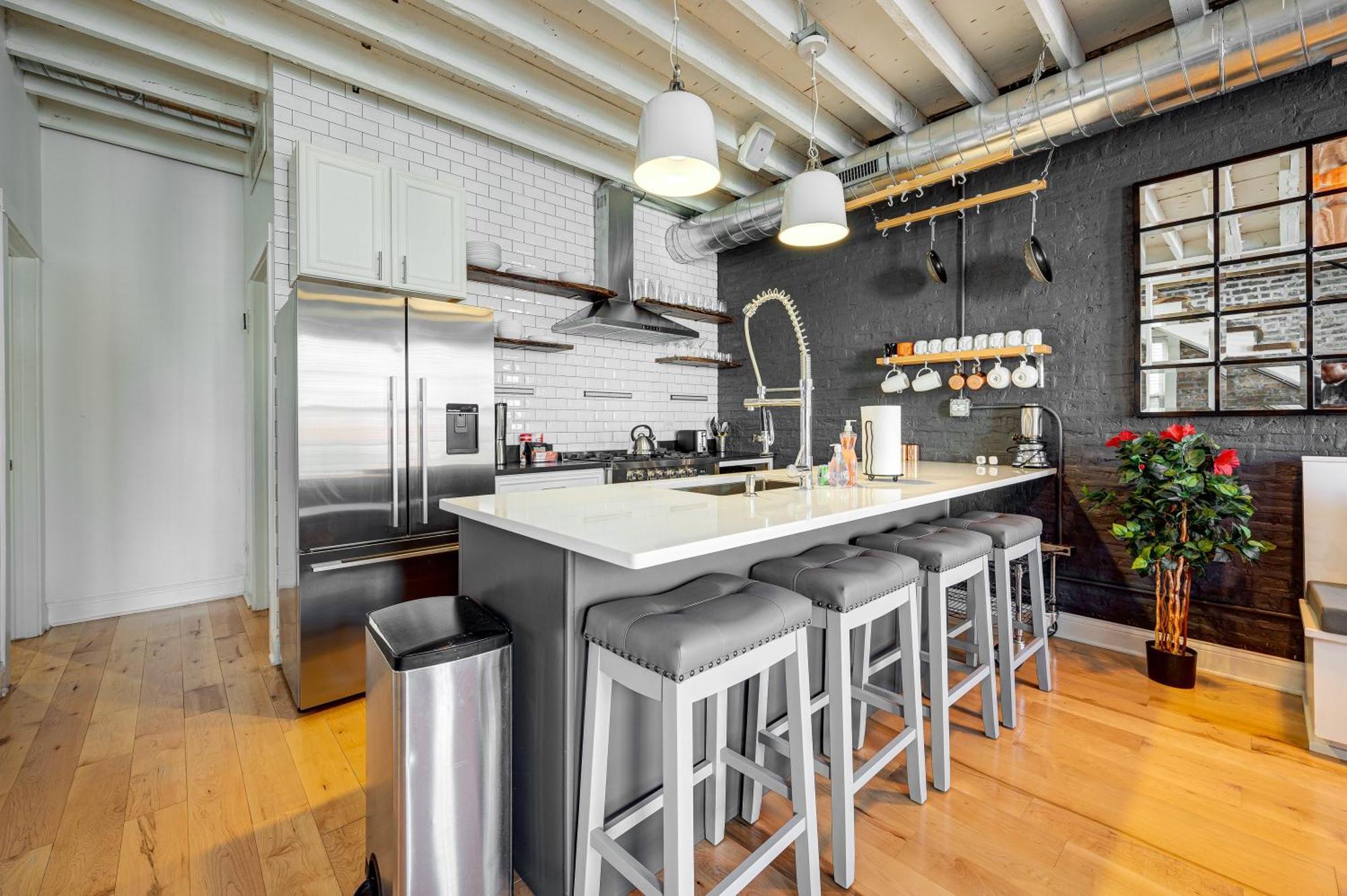 Floor In The Heart Of West Town! Perfect For Any Group And Pet Friendly! Apts Apartamento Chicago
